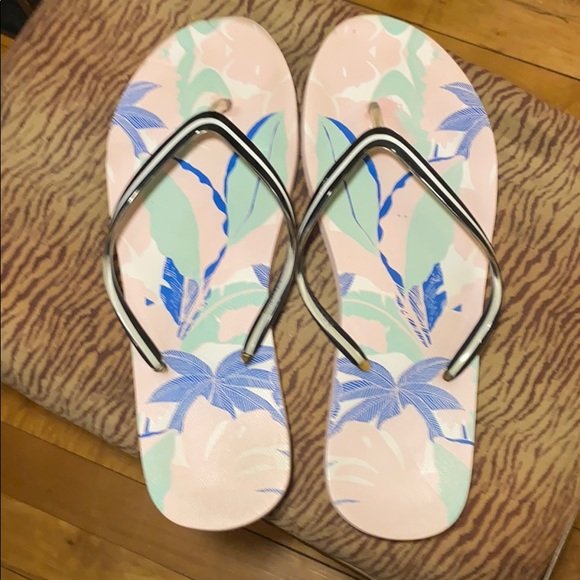 Black and white flip flops - Picture 1 of 3